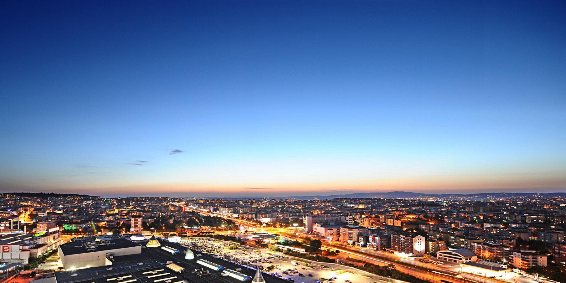 Crowne Plaza Bursa Convention Center & Thermal Spa By Ihg Exterior photo View of the city at night
