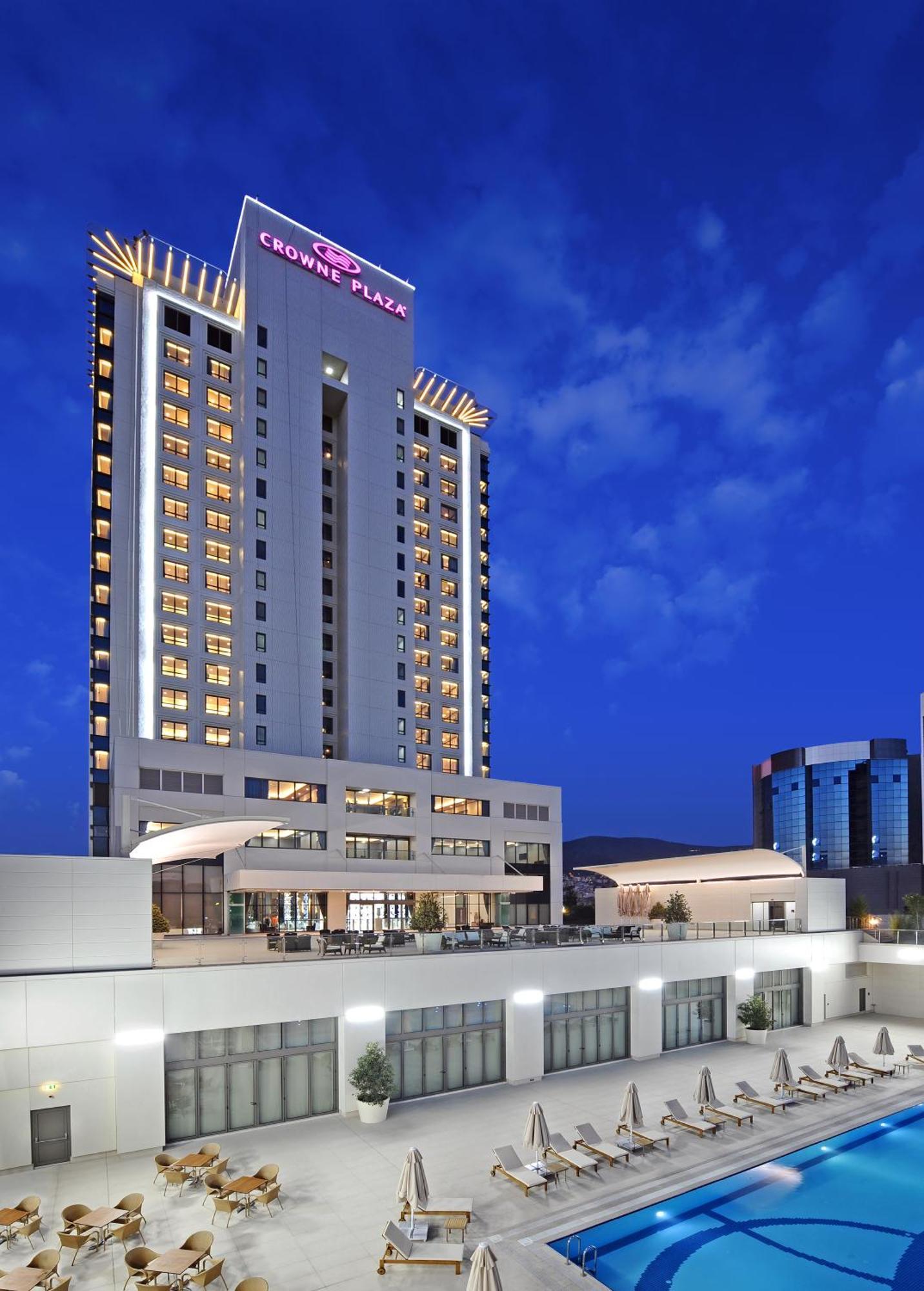 Crowne Plaza Bursa Convention Center & Thermal Spa By Ihg Exterior photo The hotel at night